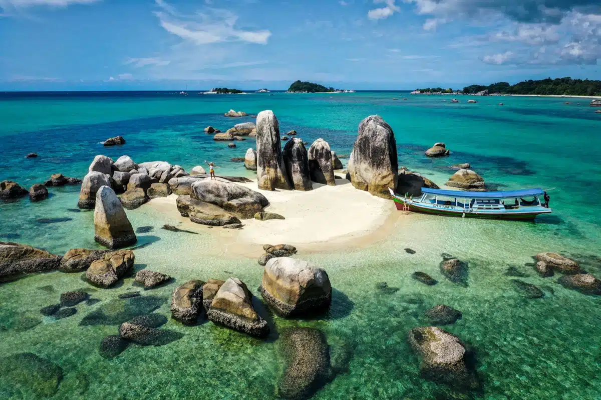 3. Daftar 10 Hotel Bagus di Belitung yang Buat Liburan Terasa Makin Mewah (1) Daftar-10-Hotel-Bagus-di-Belitung-yang-Buat-Liburan-Terasa-Makin-Mewah