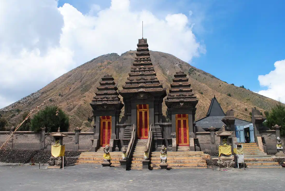 10-Wisata-Sekitar-Bromo-Terpopuler-yang-Wajib-Dikunjungi-Alamnya-Luar-Biasa