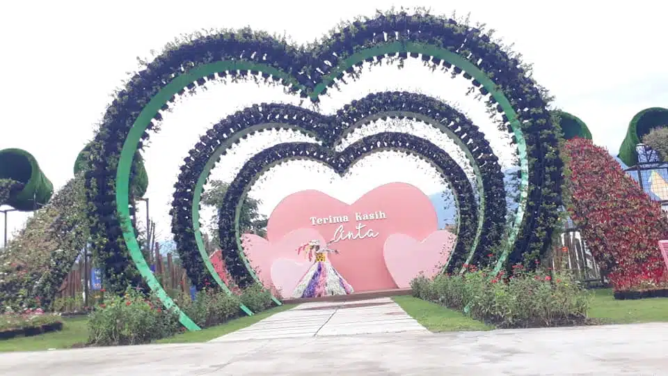 18. 8 Wisata Terbaru di Batu yang Viral dan Instagramable, Cocok untuk Holiday (2) 8-Wisata-Terbaru-di-Batu-yang-Viral-dan-Instagramable-Cocok-untuk-Holiday